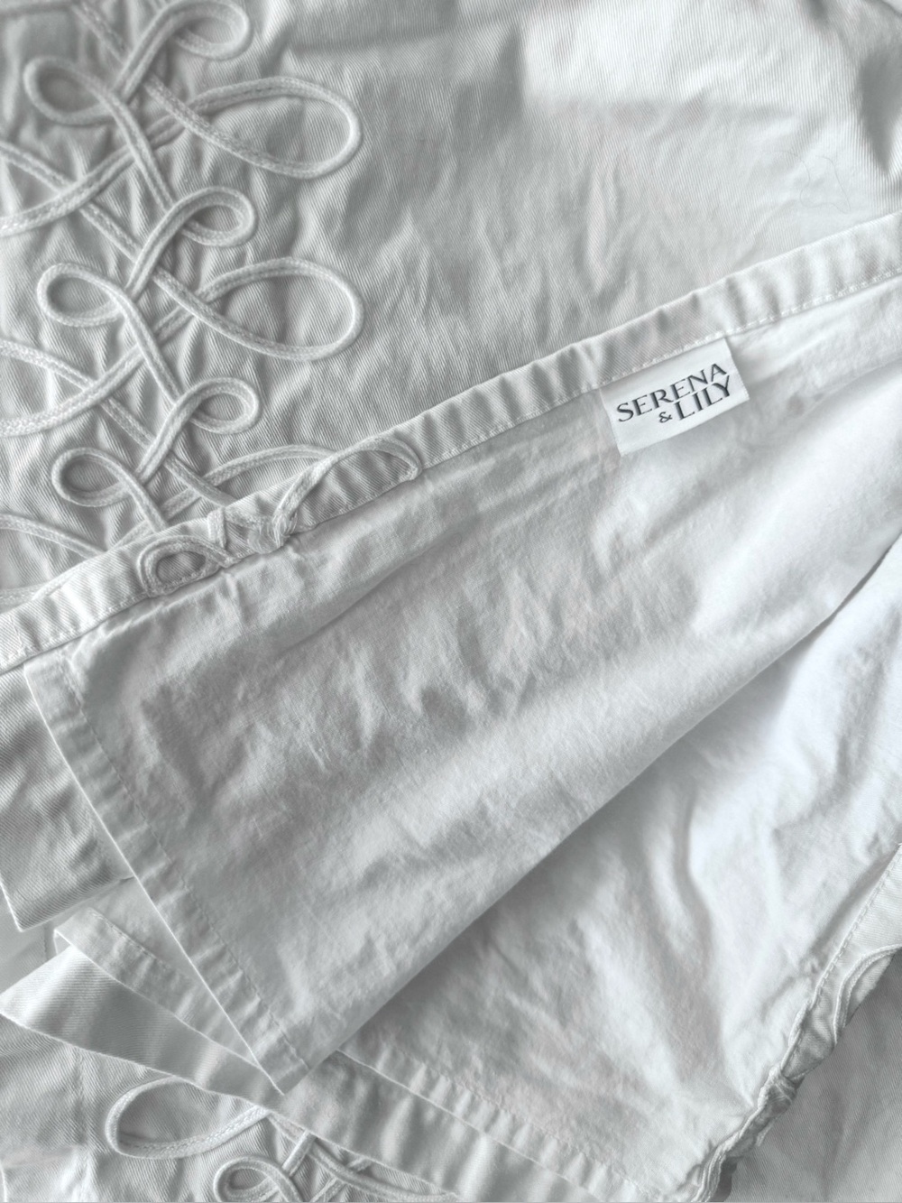 Rare Serena & Lily White Twin Bedskirt  Sateen Scroll Appliqué 2014 Discontinued - Picture 4 of 7